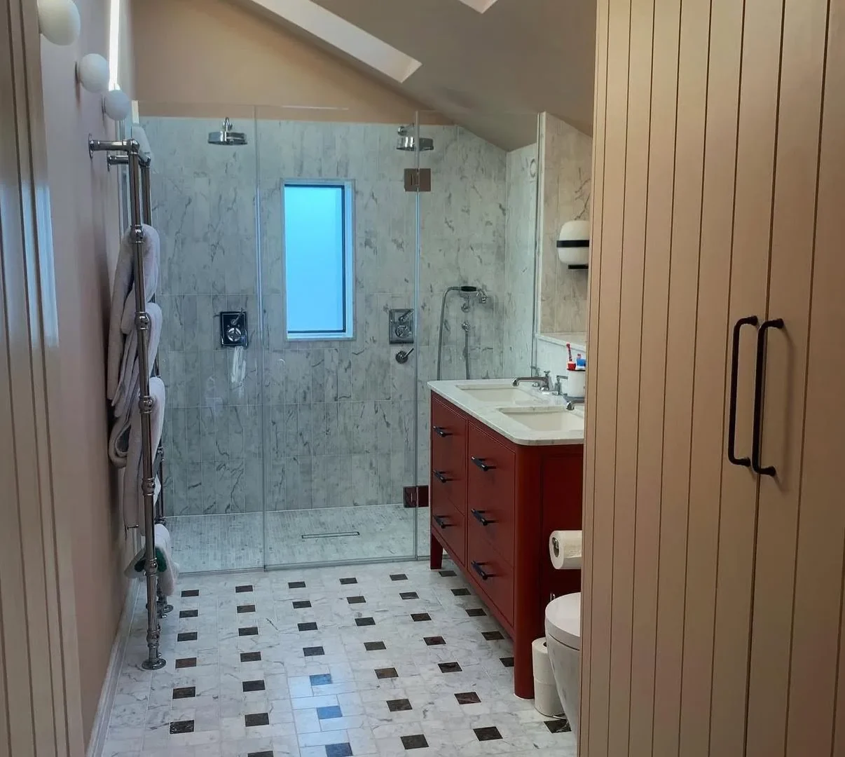Bathroom and en-suite tiling with patterned floor